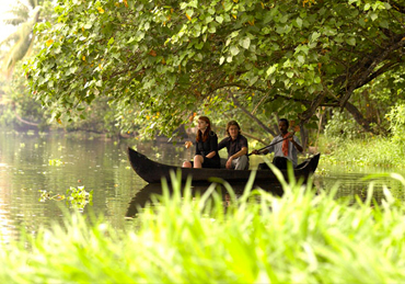 alleppey canoeing