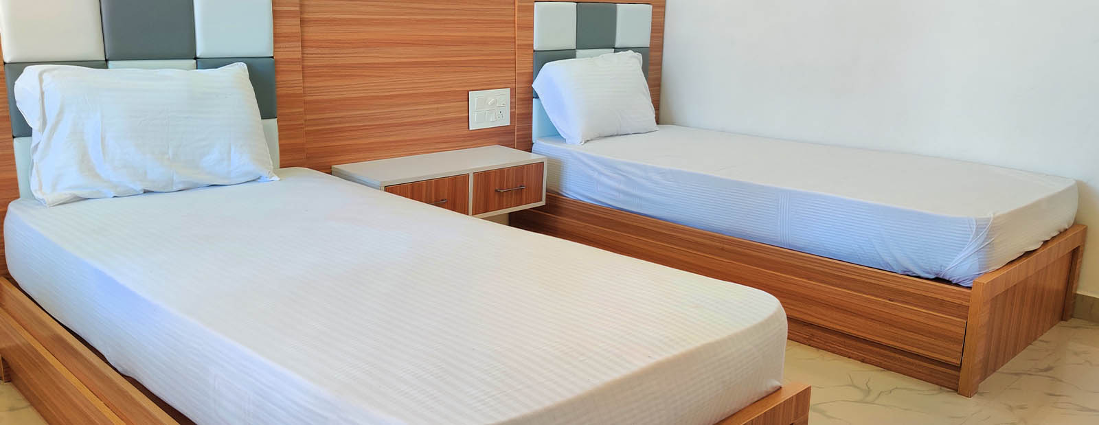 Punnamadakkaran Lakeshore Villa