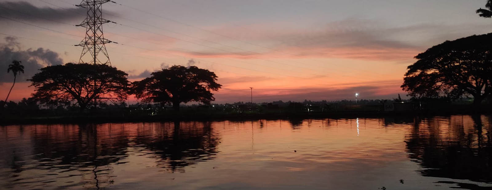 Punnamadakkaran Lakeshore Villa